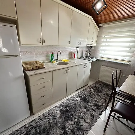 Goektuerk アパート トラブゾン