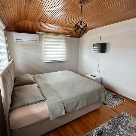 Goektuerk アパート