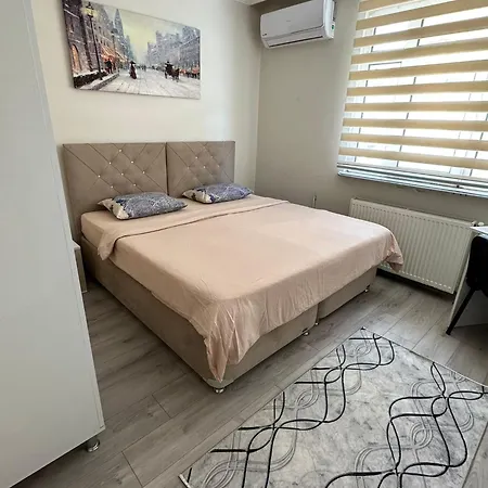 Goektuerk アパート